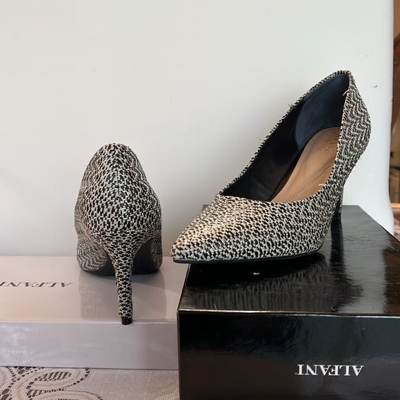 Alfani Step n Flex Black and white fabric pattern - Picture 2 of 2